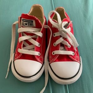 Toddler size 9 converse